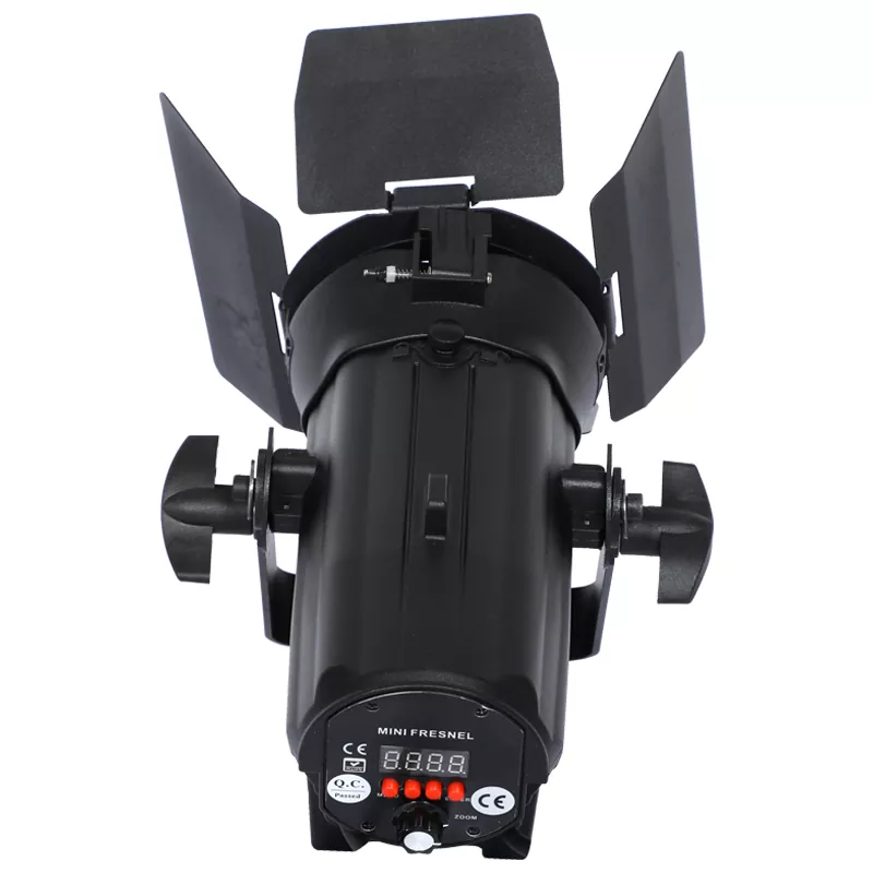 Fixture truss‑mounted with secondary safety‑cable anti‑fall installation setup