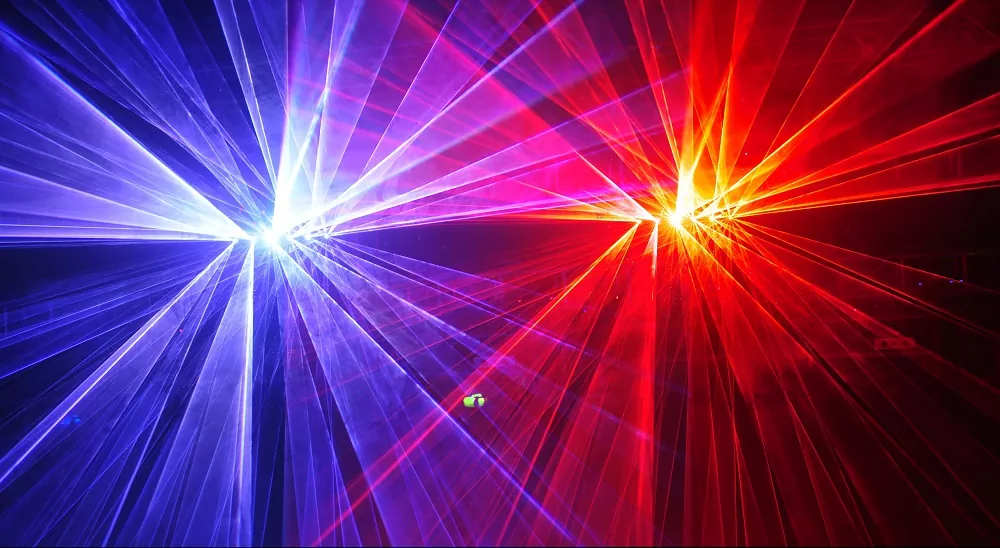 6-Heads RGB Animation Laser Light 6-Beam Array 20KPPS Scanner DMX512 12CH/60CH Control Analog Modulation IP61 Dustproof Class 4 Laser Stage Lighting Projector DMX/Sound/Auto/ILDA Modes PC Control Club Bar Party Show Lighting Equipment