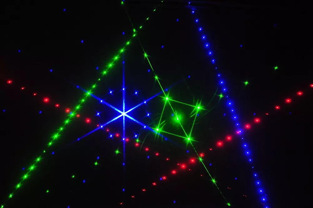 6-aperture RGB Laser 24 Patterns 1D Sector Crossing Beams 6CH DMX Black Out Sound Auto Master-Slave Key Switch 15W 100-250V Compact 2.2Kg Stage Light Multi-beam Animation Laser Indoor Entertainment Fixture for Party Venues Stage Equipment Colorful Laser Lighting