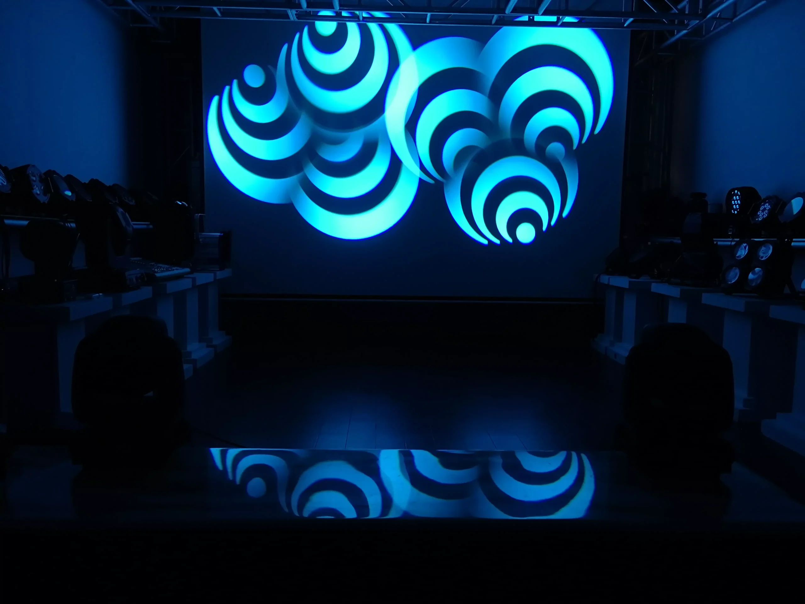 效果 (10) 100W Spot 4×10W Wash Moving Head 12/16/23 DMX 540°190° 18° Zoom 3-facet Prism 8 Gobos OLED Stage Light Performance Fixture 50000H Lifespan Indoor Lighting Device Lightweight Stable Entertainment Stage Equipment for Ceremony Fashion Show Club Event Exhibition Bar
