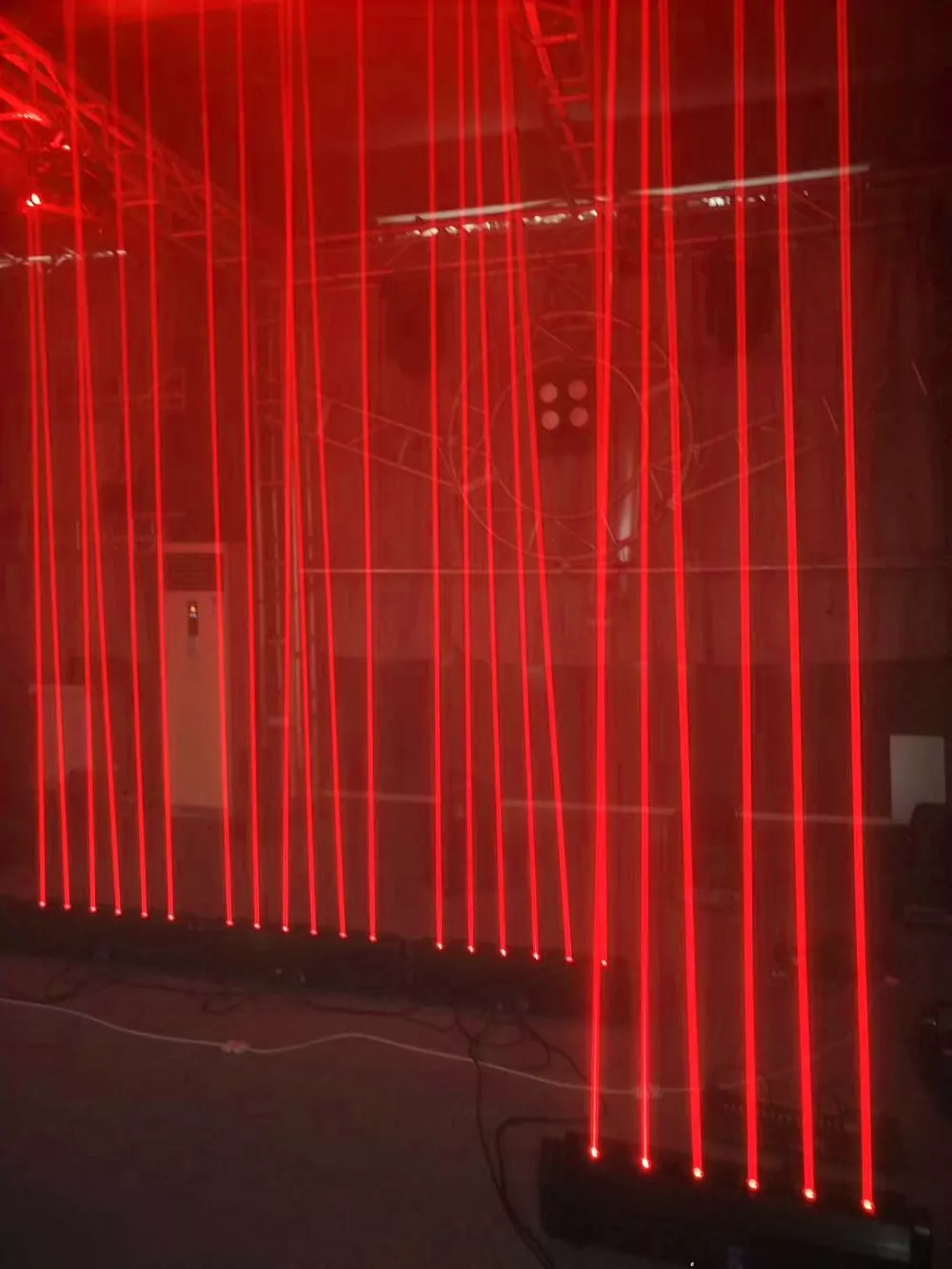 效果 (4) Six-head Red Swing Moving Head Laser 500mW Semiconductor TTL Modulation 240° Y-axis 11/19/24CH DMX Sound Auto Master-Slave Skynet Flow Strobe Effects 180W Indoor Stage Light Entertainment Fixture Indoor Performance Equipment for Bar KTV Banquet Hall Dance Studio Live Music Party Club