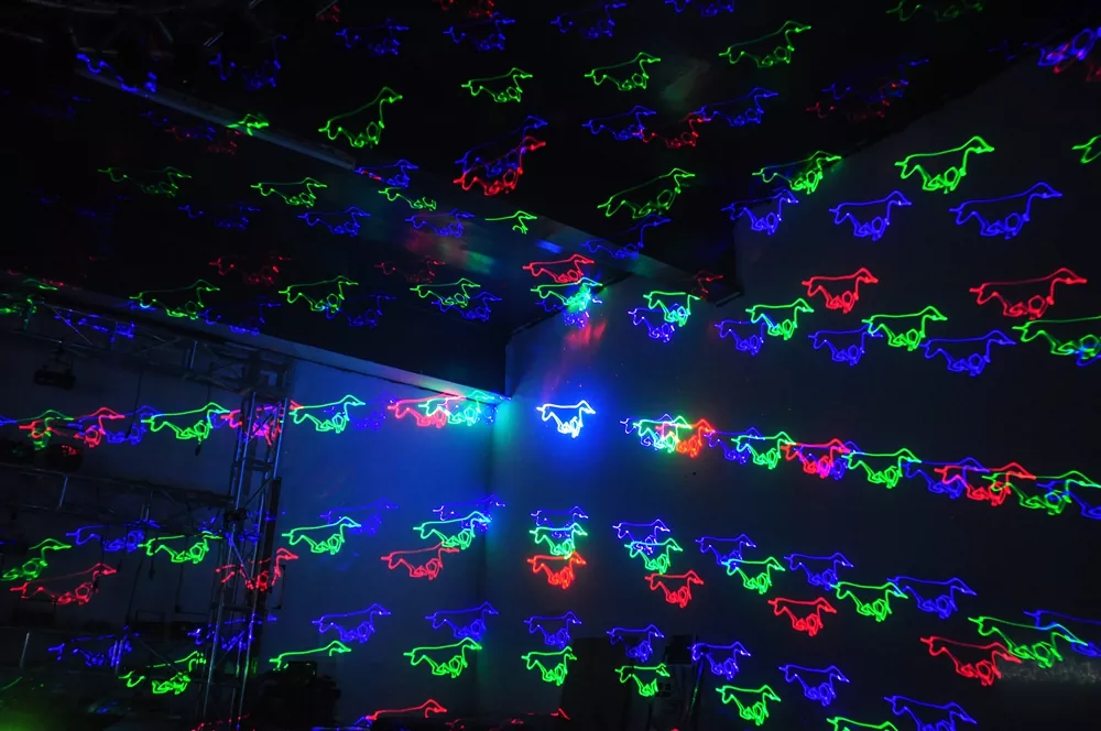 4-in-1 RGB Animation Laser 20KPPS 20° Scanner 10/20CH DMX Sound Auto Master-Slave Hundreds Graphics Beam Effects Rotate Zoom Draw Auto Cutoff Safety Lock 100-250V 2.9Kg Light Fixture Multi-effect Laser Light 3D Line Portable Entertainment Lamp for KTV Bar Party Venues Indoor Stage Light