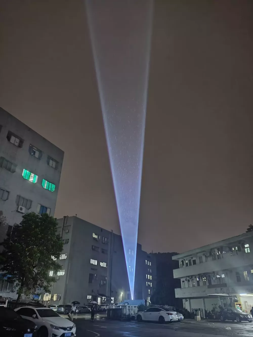 IP65 Outdoor RGB Laser Projector 10W/15W Dual-layer Structure Big Radiator 40KPPS 60° High-precision Scanner Analog Linear Dimming LCD Touch ILDA DMX FB4 Multi Safety System Wide Temp Stage Light Indoor Outdoor Fixture Small Beam for Landscape Stage Events