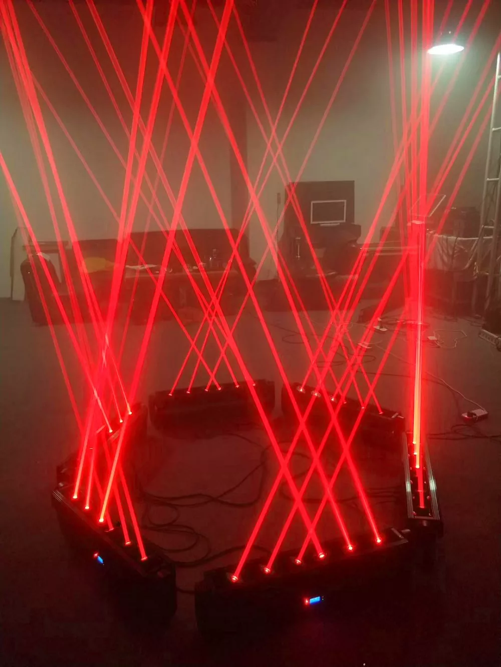 效果 (5) Six-head Red Swing Moving Head Laser 500mW Semiconductor TTL Modulation 240° Y-axis 11/19/24CH DMX Sound Auto Master-Slave Skynet Flow Strobe Effects 180W Indoor Stage Light Entertainment Fixture Indoor Performance Equipment for Bar KTV Banquet Hall Dance Studio Live Music Party Club