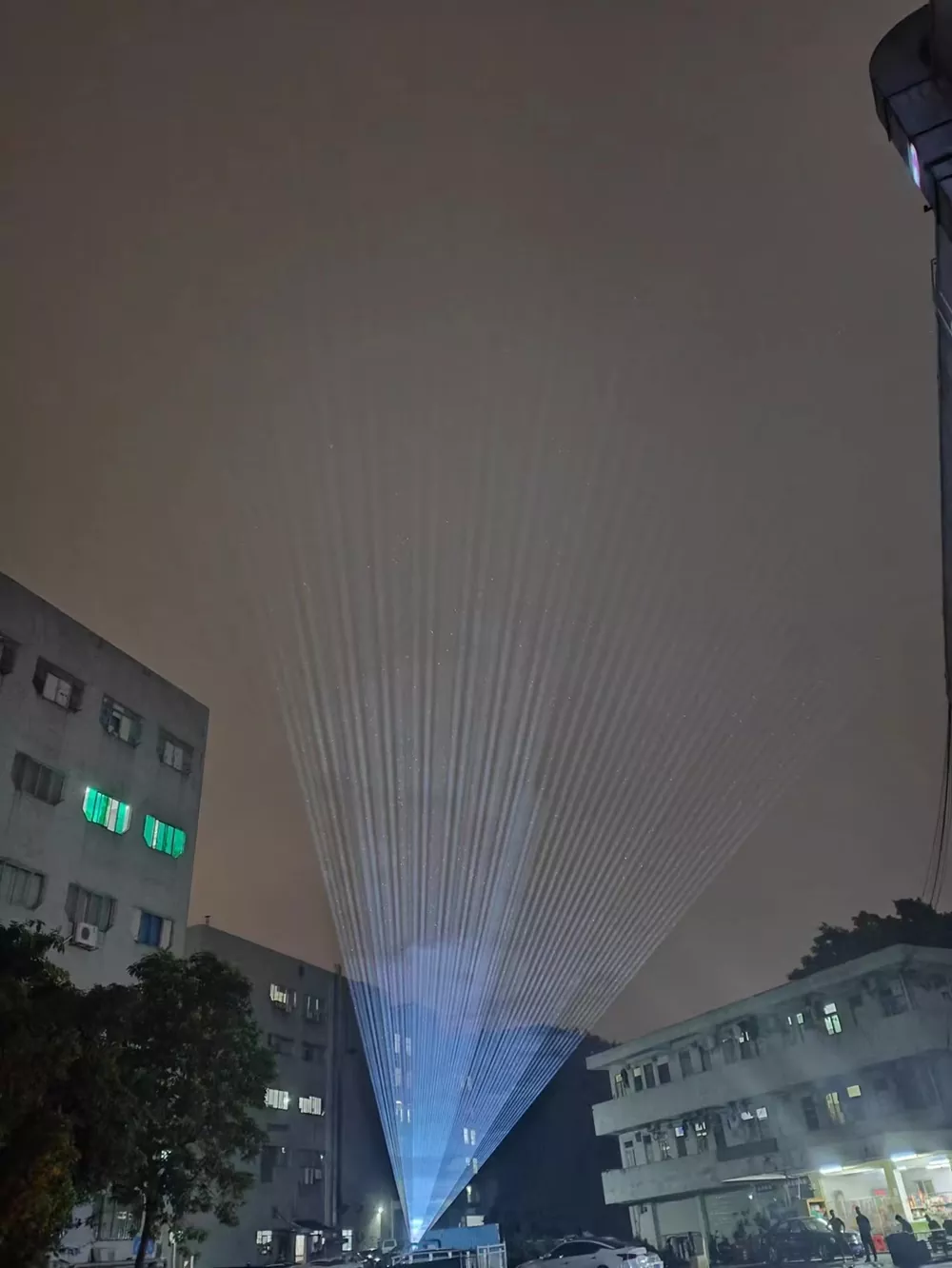 IP65 Outdoor RGB Laser Projector 10W/15W Dual-layer Structure Big Radiator 40KPPS 60° High-precision Scanner Analog Linear Dimming LCD Touch ILDA DMX FB4 Multi Safety System Wide Temp Stage Light Indoor Outdoor Fixture Small Beam for Landscape Stage Events
