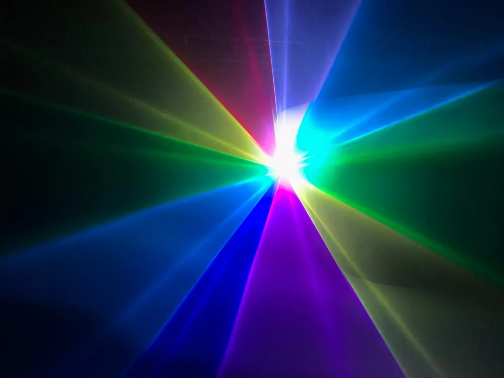 15W LED Animation Laser Pure Diode RGB 25KPPS Dual-layer Dustproof Heat Dissipation ILDA Sound Auto Single Beam Protection 100-250V Indoor Stage Light High Power RGB Laser Projector Professional Stage Laser Light for Entertainment Venues Nightclub Performance Club Live Music Show