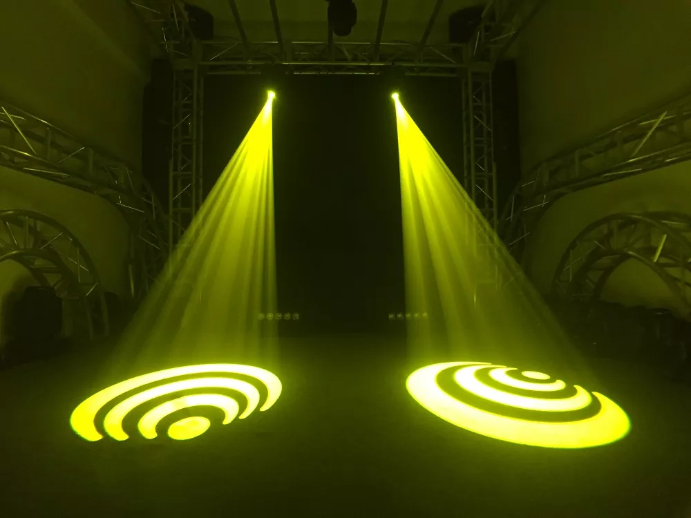 100W Spot 4×10W Wash Moving Head 12/16/23 DMX 540°190° 18° Zoom 3-facet Prism 8 Gobos OLED Stage Light Performance Fixture 50000H Lifespan Indoor Lighting Device Lightweight Stable Entertainment Stage Equipment for Ceremony Fashion Show Club Event Exhibition Bar