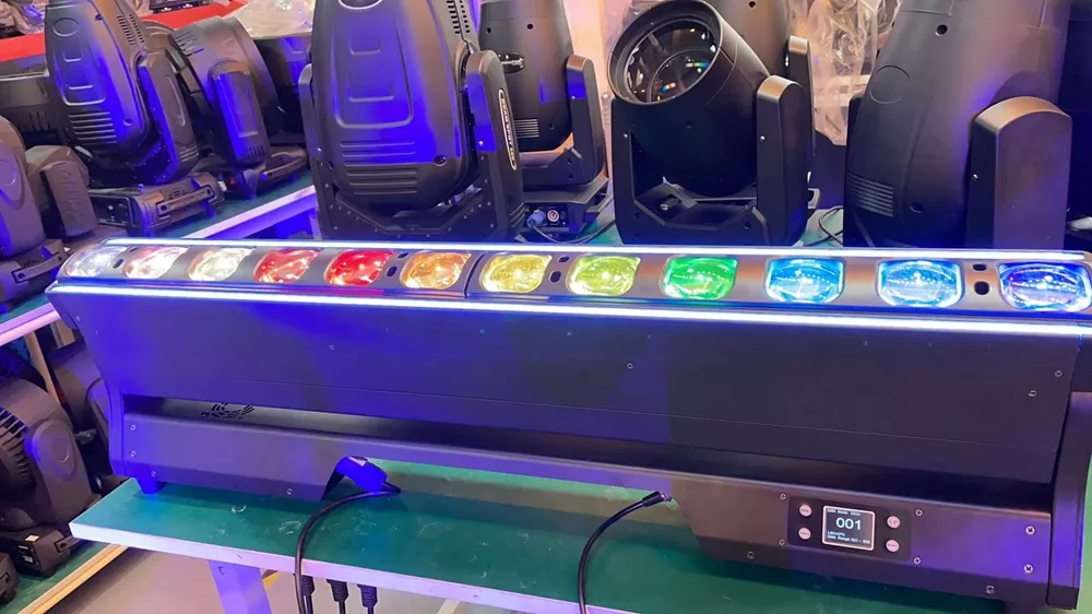 12*40W RGBW Bar Light 500W 4°-33° Zoom 28/67 DMX RDM 0-100% Dimming IP20 LCD Display 3pin XLR Master-slave Auto Sound Stage Pixel Lighting Fixture Multi LED Pixel Bar Professional Performance Strip Light Indoor Entertainment Lighting Equipment Stage Decoration Light Zoom Pixel Bar