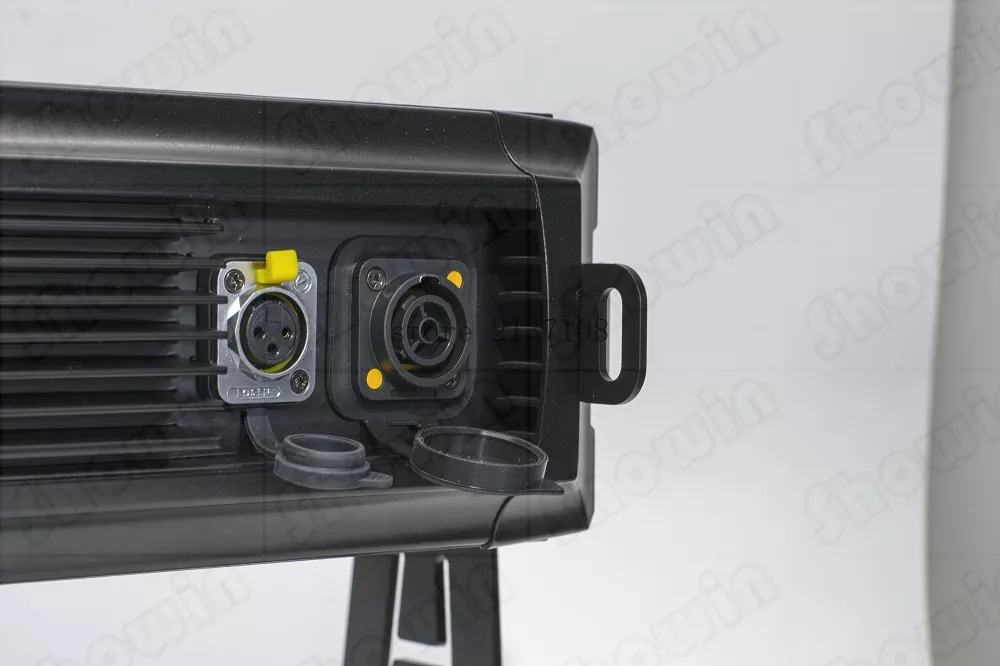 288PCS RGB Waterproof Seg Strobe Light 105W DMX 120° Wide Beam OLED Screen Outdoor Stage Fixture Individual Segmented Pixel Control 20000H Long Lifespan Sync Equipment Outdoor Event Landscape Performance Light for Ceremony City Square Evening Gala Stage
