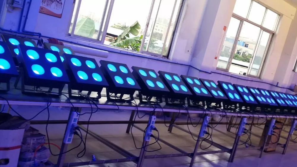 详情 (5) 4*100W Single CW WW COB Blinder 400W Import LED Ra≥90 30Deg 11700Hz Flicker-Free 4/8CH DMX Master Slave Sound Auto Metal IP20 Stage Spot Professional Broadcast Fixture Housing Indoor Performance Equipment for Wedding Theatre TV Recording Lighting Solution
