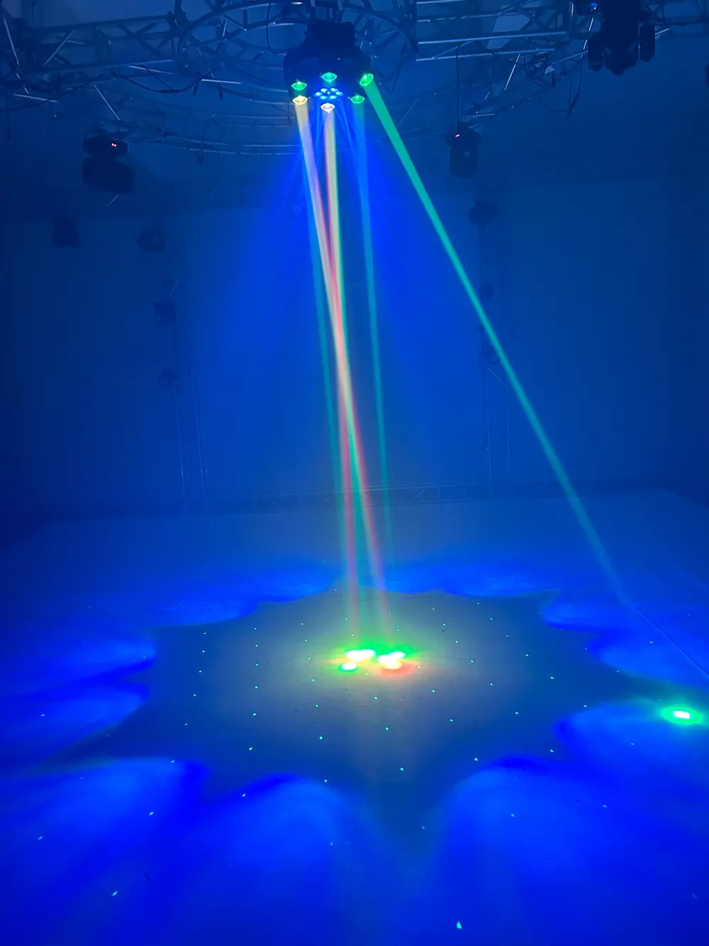 Six Arm Diamond Moving Head Light 400W 6*40W RGBW+6*10W Beams+100mW Green Laser Ultra Smooth Dimming Stage Fixture Disco Restaurant Wedding Live Band Performance Unit for Live Band Concert Venue Fashion Show Performance Mini Stage Wedding Banquet