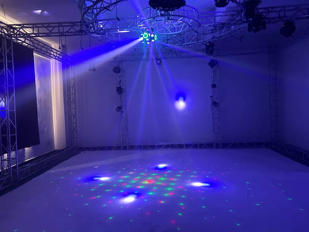 Four Arm Hot Wheel LED Strip Stage Light 180W AC90-240V 22 DMX 16x10W RGBW Dual 30mW RG Laser 2-3° Narrow Beam Fixture Smooth Dimming Strobe Indoor Disco KTV Party Lamp Multi Layer Beam Laser Stripe White Flash Macro Program Daisy Chain for Dance Showcase Wine Party Art Gala Boutique Launch LIve Band Venue Mini Wedding Banquet Bar Stage
