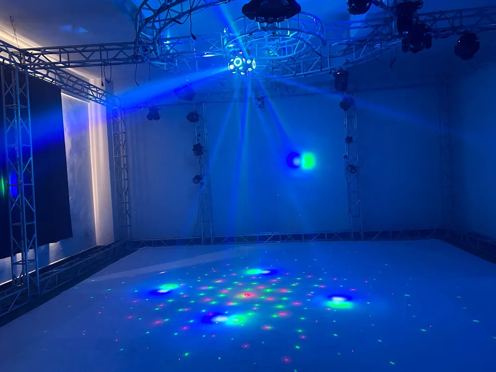 效果 (7) Four Arm Hot Wheel LED Strip Stage Light 180W AC90-240V 22 DMX 16x10W RGBW Dual 30mW RG Laser 2-3° Narrow Beam Fixture Smooth Dimming Strobe Indoor Disco KTV Party Lamp Multi Layer Beam Laser Stripe White Flash Macro Program Daisy Chain for Dance Showcase Wine Party Art Gala Boutique Launch LIve Band Venue Mini Wedding Banquet Bar Stage