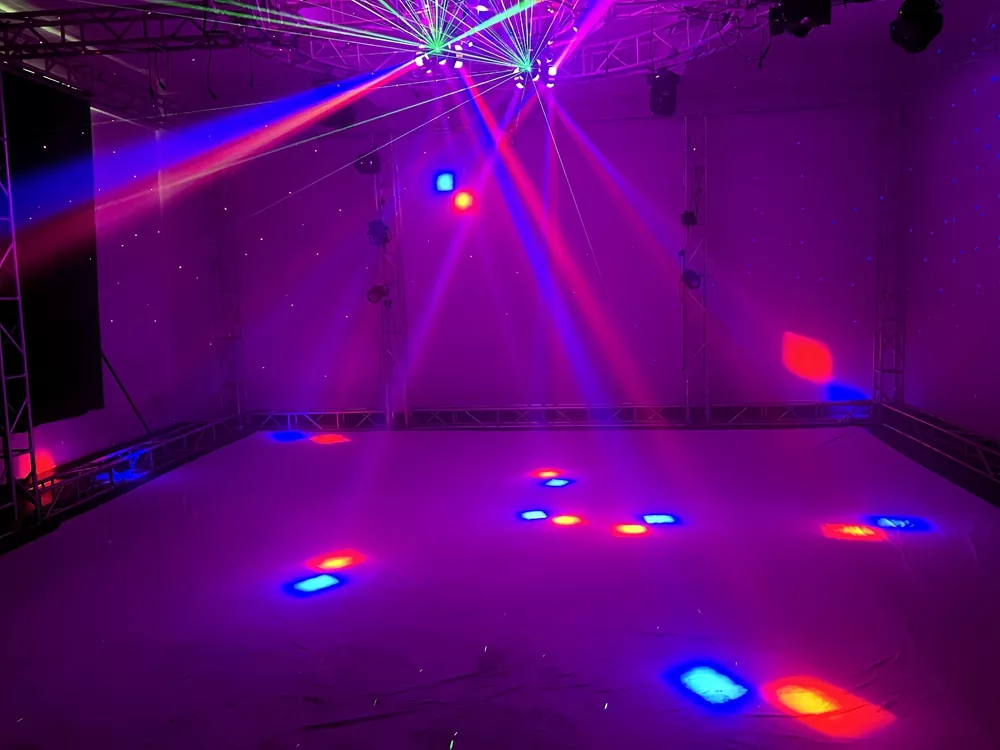 Three Head Gecko Moving Stage Light 150W 19 DMX 12x10W RGBW 12x5W Golden Strobe RGB 1mW Laser 540X 360Y Rot Fixture Indoor Party Equipment Disco KTV Performance Lamp Multi Beam Laser Golden Flash Wide Voltage for Live Gig Fashion Small Runway Party Showcase Boutique Holiday Gala Wedding Events Mini Stage