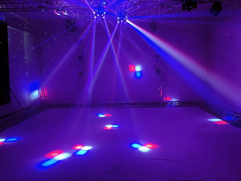 效果图 (10) Three Head Gecko Moving Stage Light 150W 19 DMX 12x10W RGBW 12x5W Golden Strobe RGB 1mW Laser 540X 360Y Rot Fixture Indoor Party Equipment Disco KTV Performance Lamp Multi Beam Laser Golden Flash Wide Voltage for Live Gig Fashion Small Runway Party Showcase Boutique Holiday Gala Wedding Events Mini Stage