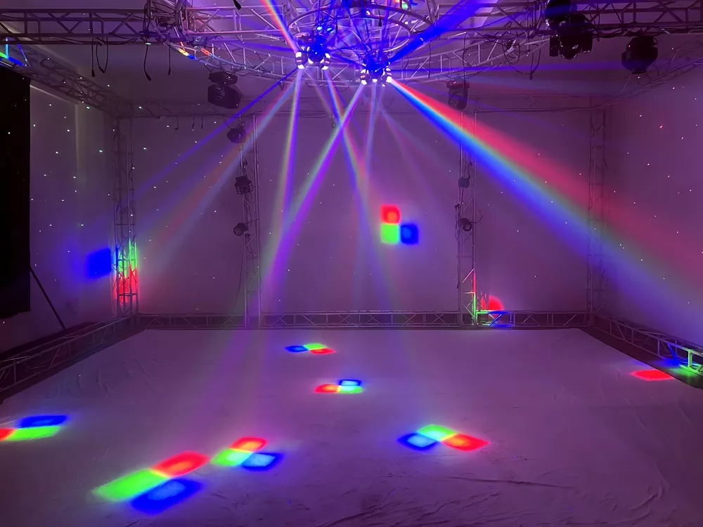 效果图 (9) Three Head Gecko Moving Stage Light 150W 19 DMX 12x10W RGBW 12x5W Golden Strobe RGB 1mW Laser 540X 360Y Rot Fixture Indoor Party Equipment Disco KTV Performance Lamp Multi Beam Laser Golden Flash Wide Voltage for Live Gig Fashion Small Runway Party Showcase Boutique Holiday Gala Wedding Events Mini Stage