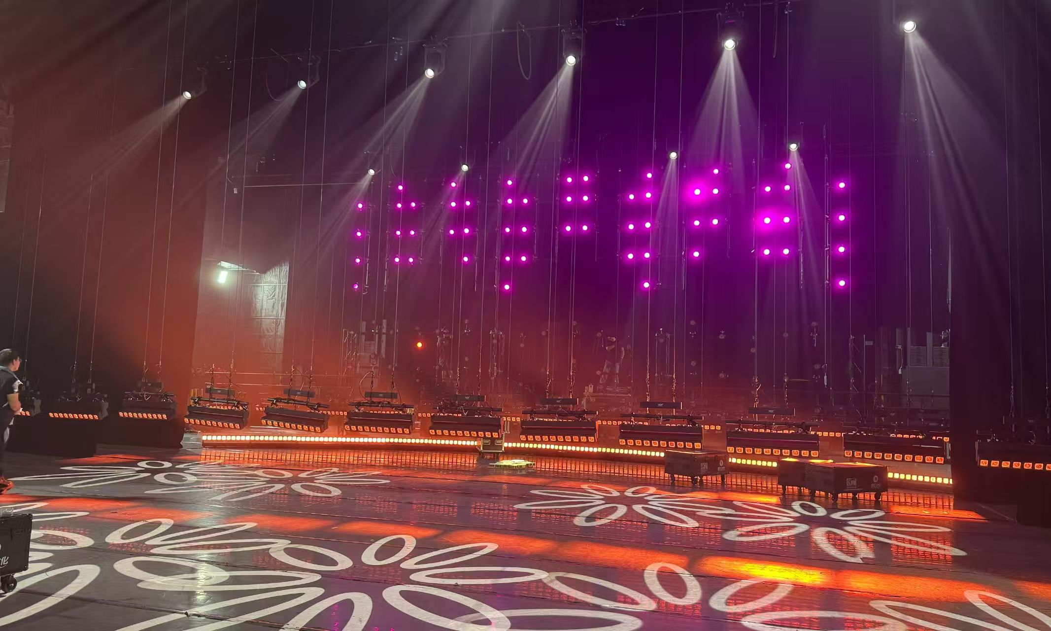 fangcun guangnian national healing concert tour stage lighting and set‑design case study immersive screen‑free narrative‑driven theatre‑style live‑show production